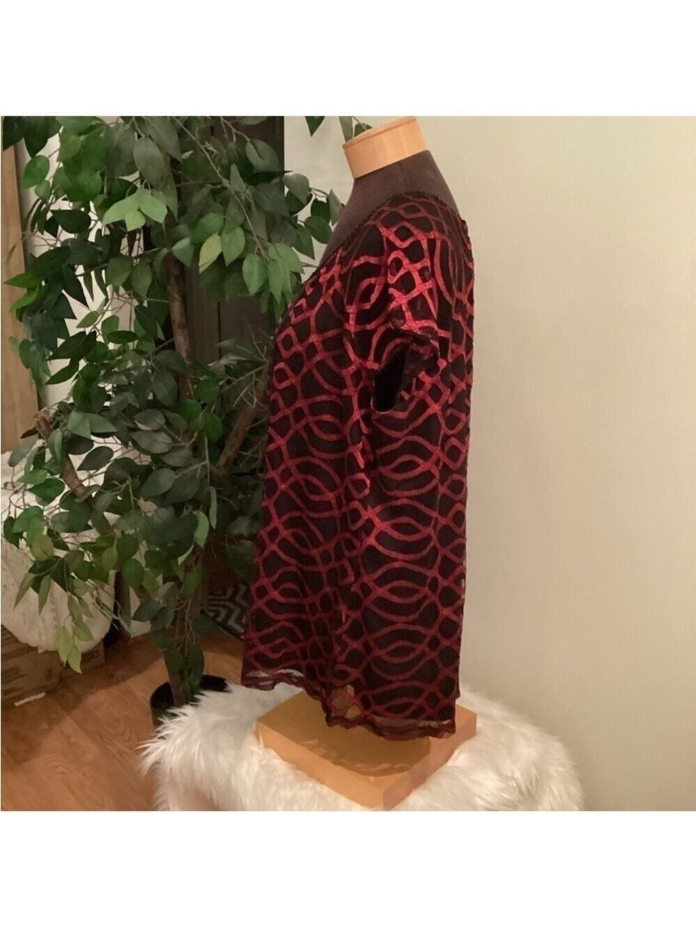 Avenue lace pullover Woman’s size 26/28 black red lined body sleeve are … - Picture 4 of 12